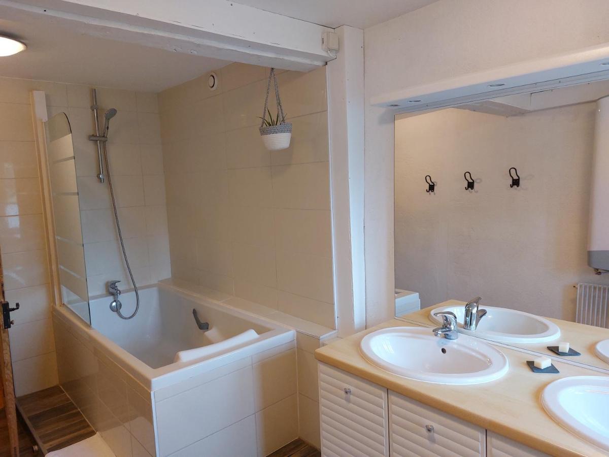 La Cambuse Des Gones - Gite 3 Chambres Thurins Экстерьер фото